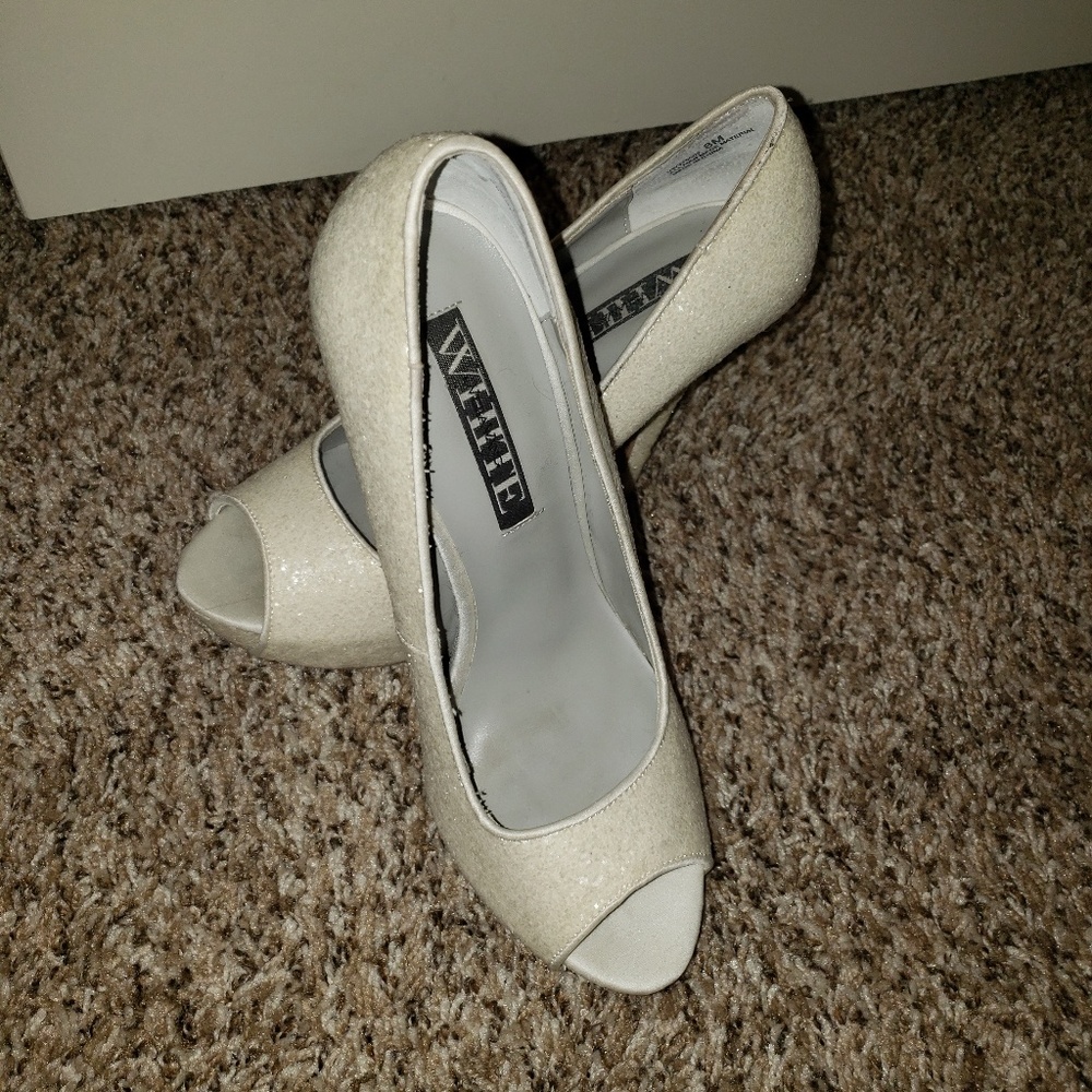 Vera Wang White wedding shoes
